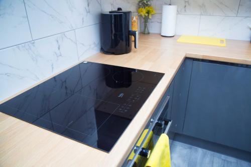 Bridge Court by Sterling Edge - Stylish 1-Bed Apartments with Balcony or Private Garden and Free Onsite Parking photo 38
