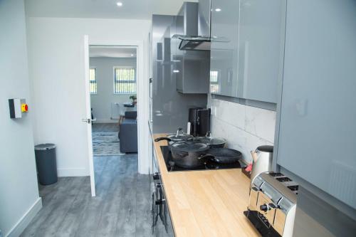 Bridge Court by Sterling Edge - Stylish 1-Bed Apartments with Balcony or Private Garden and Free Onsite Parking photo 83