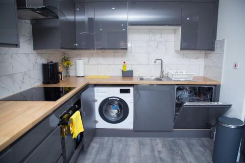 Bridge Court by Sterling Edge - Stylish 1-Bed Apartments with Balcony or Private Garden and Free Onsite Parking photo 34