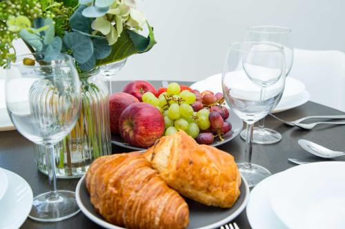 Bridge Court by Sterling Edge - Stylish 1-Bed Apartments with Balcony or Private Garden and Free Onsite Parking photo 26