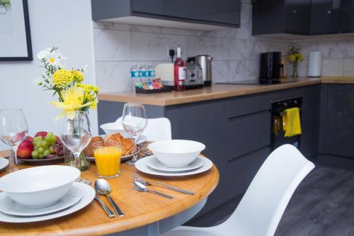 Bridge Court by Sterling Edge - Stylish 1-Bed Apartments with Balcony or Private Garden and Free Onsite Parking photo 29