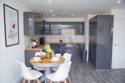 Bridge Court by Sterling Edge - Stylish 1-Bed Apartments with Balcony or Private Garden and Free Onsite Parking photo 61