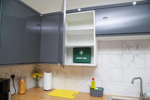 Bridge Court by Sterling Edge - Stylish 1-Bed Apartments with Balcony or Private Garden and Free Onsite Parking photo 86