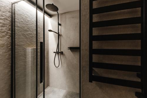 Et badeværelse på Brand New Loft Studio Apartment by URBAN RENT