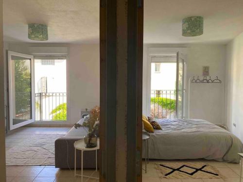a bedroom with a bed and a living room at cosy appartement avec parking au centre et port in Toulon