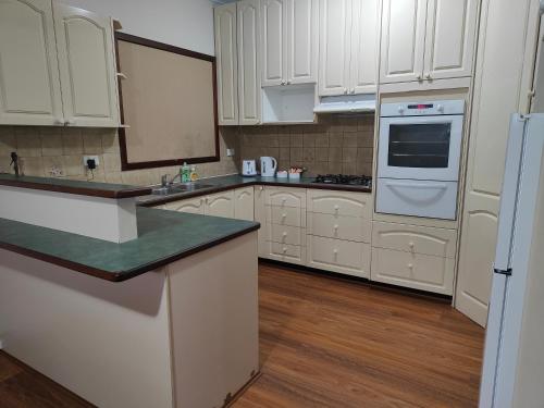 A kitchen or kitchenette at S&S Guest House