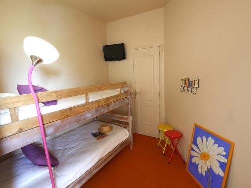 Postel nebo postele na pokoji v ubytování Vacances Bleues Hôtel Castel Luberon