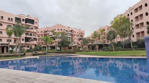 Appartement équipé avec jardin et piscine