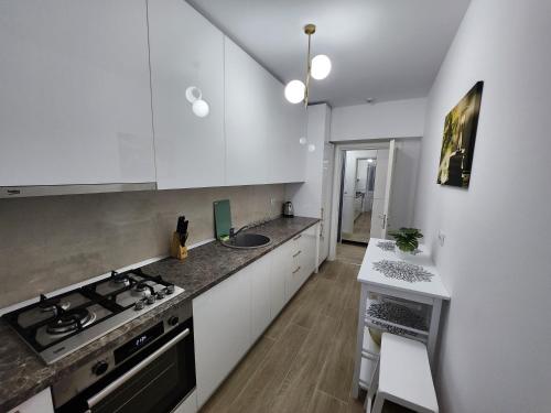 Dapur atau dapur kecil di DeLux Apartments with Terassa in Towers Ever Green