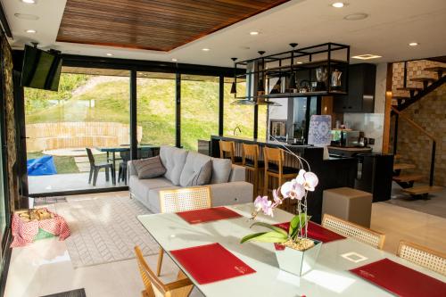 a living room with a table and a couch at Caminho das Nuvens - Cabanas de Montanha in Bom Retiro