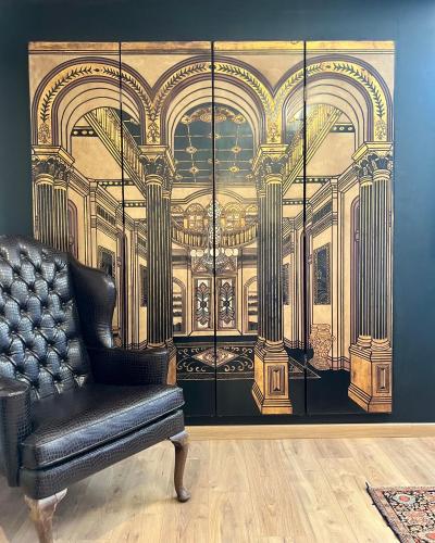 a room with a couch and a painting of a building at Villa Pauline in Avignon