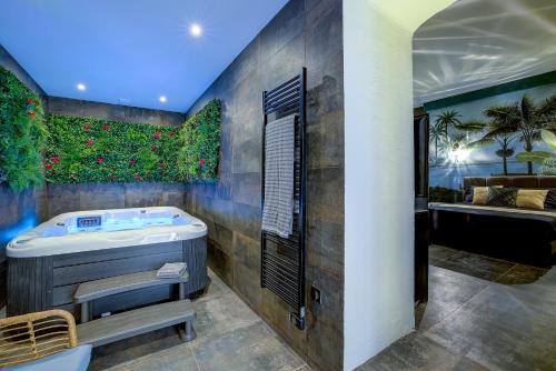 Photo de la galerie de l'établissement Jacuzzi, Mer 3 min, B&B, à Nice