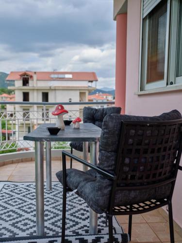 apartment with viewにあるバルコニーまたはテラス