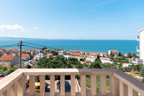 Gallery image of Summer Apartment , 4 rooms, sea view with jacuzzi in Podstrana