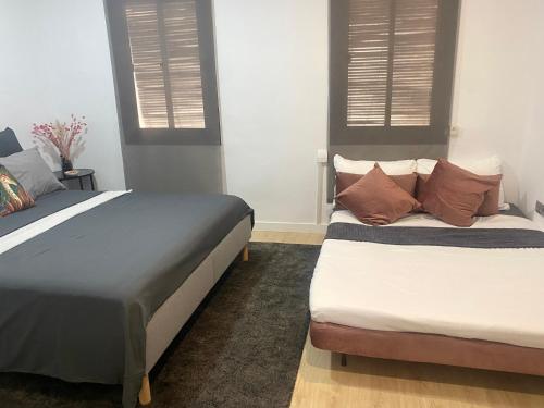 Barcelona Chic Apartments- Free Parking - 10 min BCN center by metro
