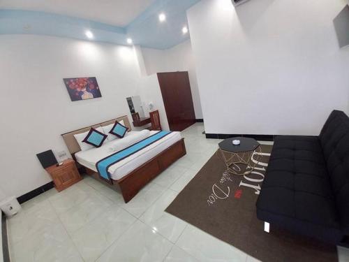 Una cama o camas en una habitación de Khách sạn Anh Tuấn