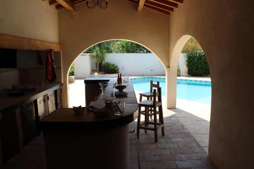 Photo de la galerie de l'établissement Villa Mediterranea Clim, Piscine, Cuisine d'été Pérols, à Pérols