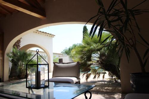 Photo de la galerie de l'établissement Villa Mediterranea Clim, Piscine, Cuisine d'été Pérols, à Pérols