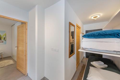 a small room with a bunk bed and a closet at Les Loges Blanches - Apt B103 - BO Immobilier in Châtel