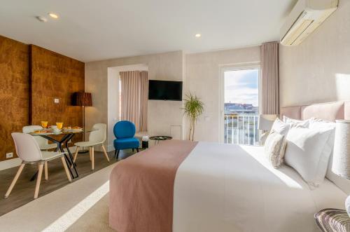 a hotel room with a bed and a dining room at LX51 Lisbon Center - Studios & Suites by APT IIN in Lisbon