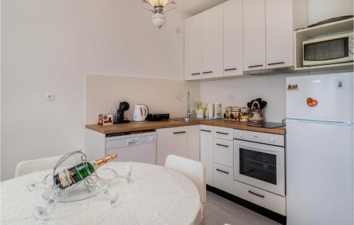 2 Bedroom Stunning Apartment In Novi Vinodolski