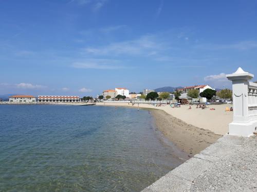 Uma praia perto da casa de temporada