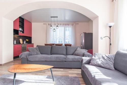 a living room with a couch and a table at Vallikääru apartement in Pärnu