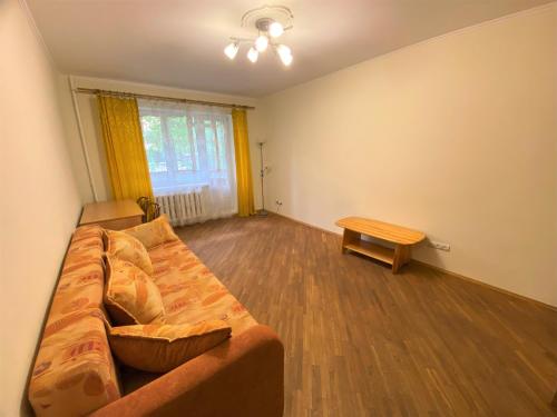 a living room with a couch and a table at Просторі апартаменти поруч з метро Лівобережна in Kyiv