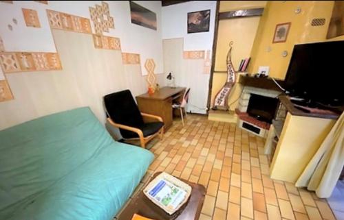 Zdjęcie z galerii obiektu joli 2 pièces ancien et jardin w Miluzie