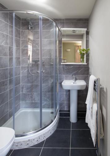 Un baño de The Loddon Swan
