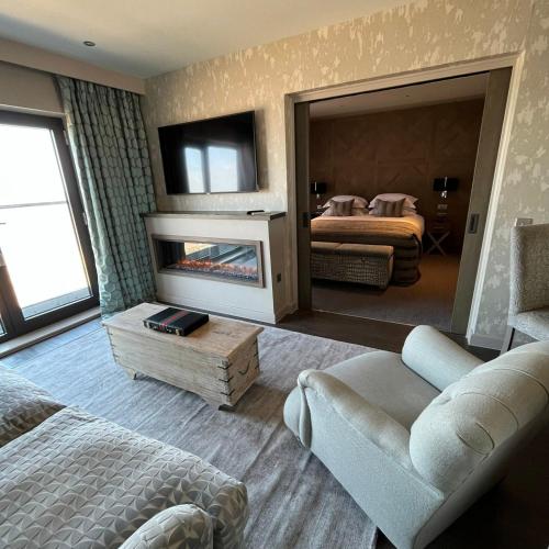 Boulevard Hotelにあるテレビまたはエンターテインメントセンター