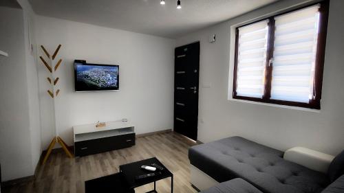 Apartment Tora for 2 with private parking, near centar and sea