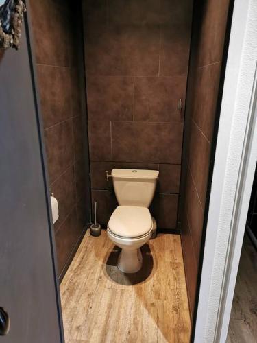 a small bathroom with a toilet in a stall at Appartement Termignon Val Cenis in Termignon