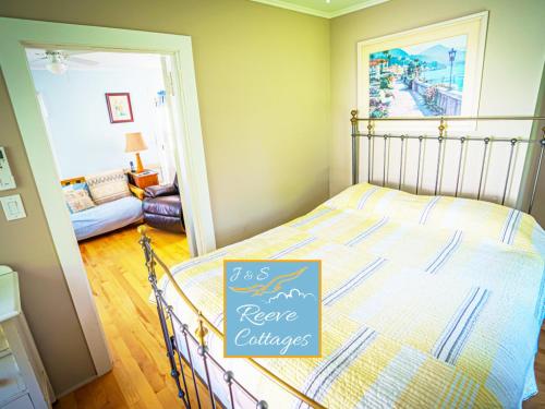 Postel nebo postele na pokoji v ubytování Waterfront Cottage 6