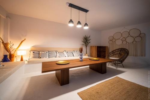a living room with a wooden table and a bed at Villa 12 personnes à la Saline les bains in La Saline Les hauts 