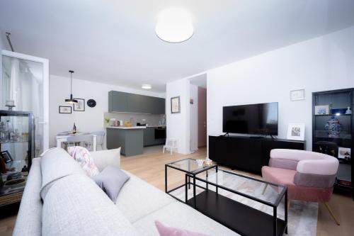 Billie Holiday apartment with balcony