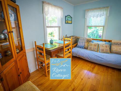 Posezení v ubytování Waterfront Cottage 6