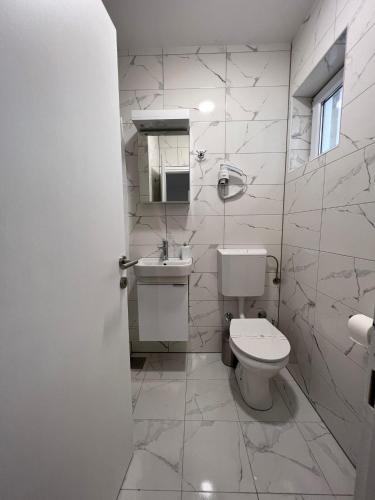 Gallery image of Villa Rosa Rooms in Punat