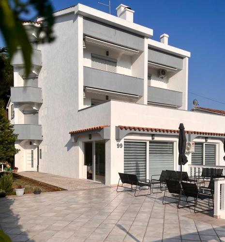 Gallery image of Villa Rosa Rooms in Punat