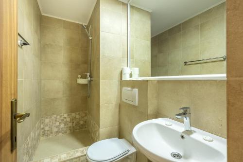 a bathroom with a sink and a toilet and a shower at Hotel Venus in Mamaia