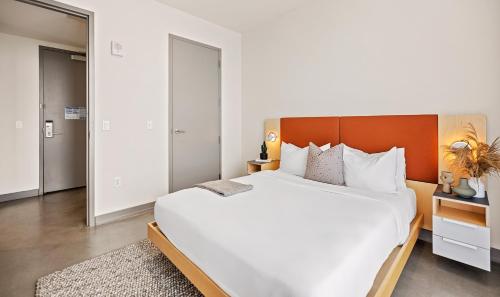 Postel nebo postele na pokoji v ubytování Harthall Hotel