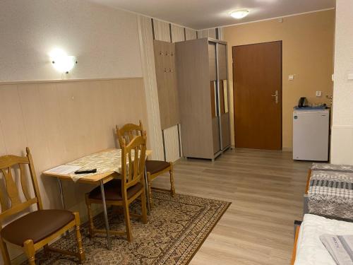 Kuchyň nebo kuchyňský kout v ubytování Dom Wczasowy Mrokon