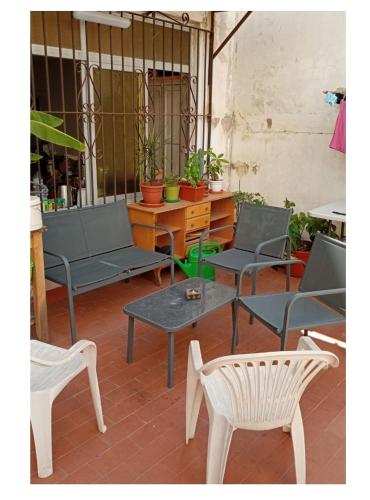 a group of chairs and tables in a patio at Chambre economique in Gandía
