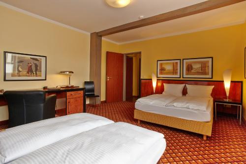 Postel nebo postele na pokoji v ubytování Hotel Sauerlacher Post