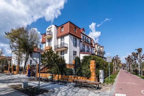 a large white building with a bench in front of it at Willa Księżniczki Sopotu in Sopot