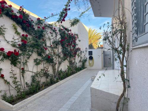 Το κτήριο όπου στεγάζεται  η βίλα
