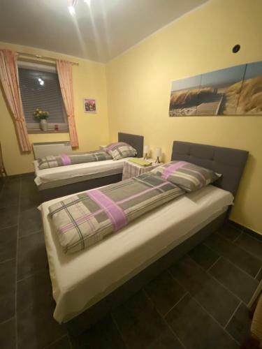 a room with three beds in a room at Ferienwohnung Goldener Drache in Hohekreuz