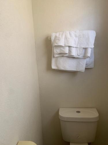  Seawinds Apartments -  Room  picture :   Tea/Coffee maker    Shower    Bath                           