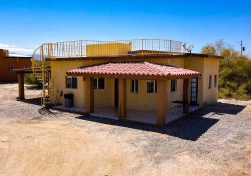 Το κτήριο όπου στεγάζεται  η παραθεριστική κατοικία