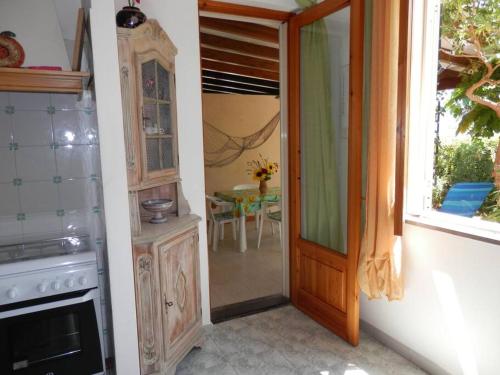 a kitchen with a door leading to a dining room at Casa Catalogna , Vicino al centro storico. in Lipari